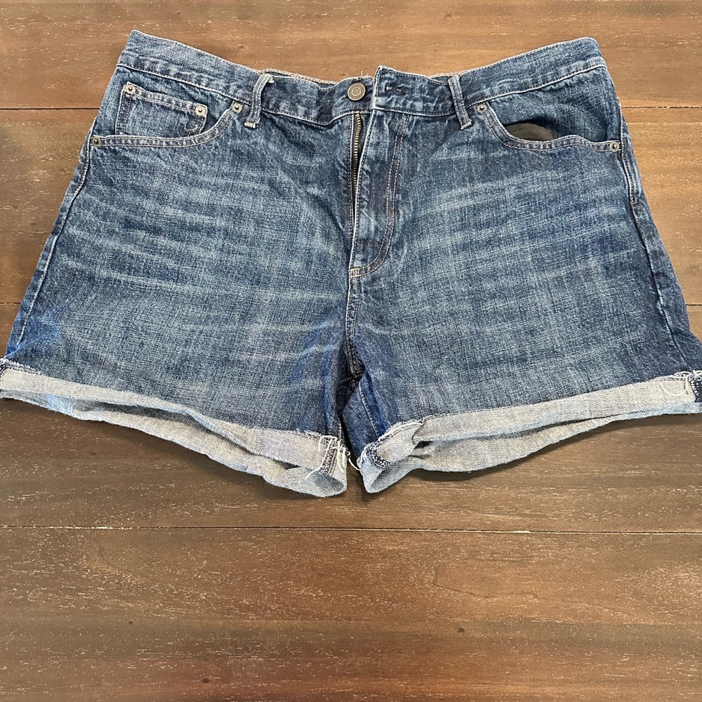 GAP * Sexy boyfriend jean shorts SIZE 33